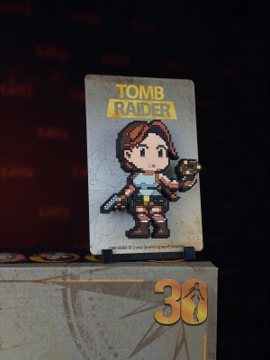 Figgyz Tomb Raider Collectors Box Set Holo Plate Numbered Coin
