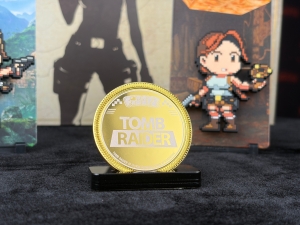 Figgyz Tomb Raider Collectors Box Set Holo Plate Numbered Coin